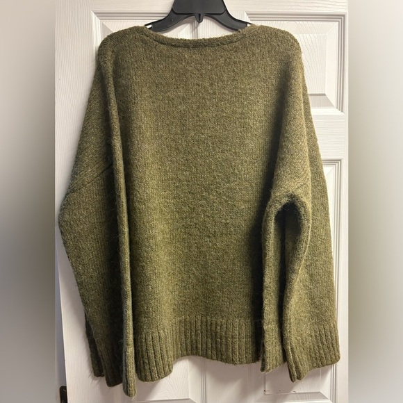 NWT Rumored Wool Blend Green V-Neck Oversized Sweater Size Large/XL - Picture 5 of 5